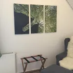Us Luett Hus Und Linde Im Haupthaus Nyaraló