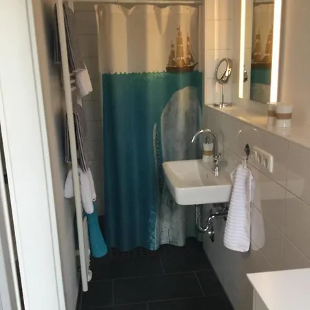 Us Luett Hus Und Linde Im Haupthaus
